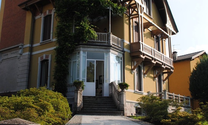 Porto Valtravaglia Villa | Beautiful Liberty Villa with pool by the Lake Maggiore