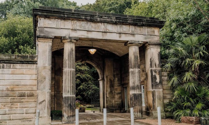Sheffield House | Beautiful Listed Gatehouse in Great Area