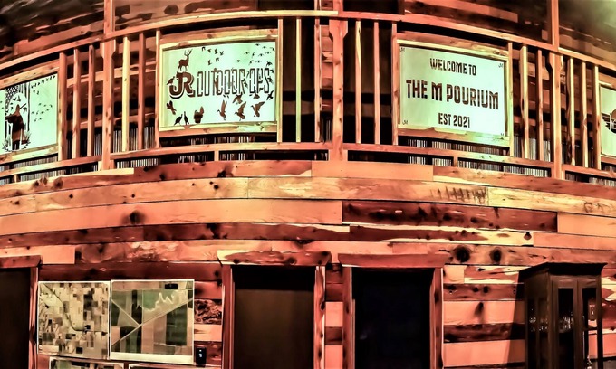 Belle Prairie City House | Beautiful Lodge with Full Bar