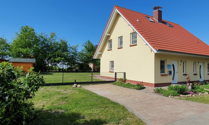 Fuhlendorf House | Beautiful location with Bodden view, DHH, garden, near bathing area, pets welcome!