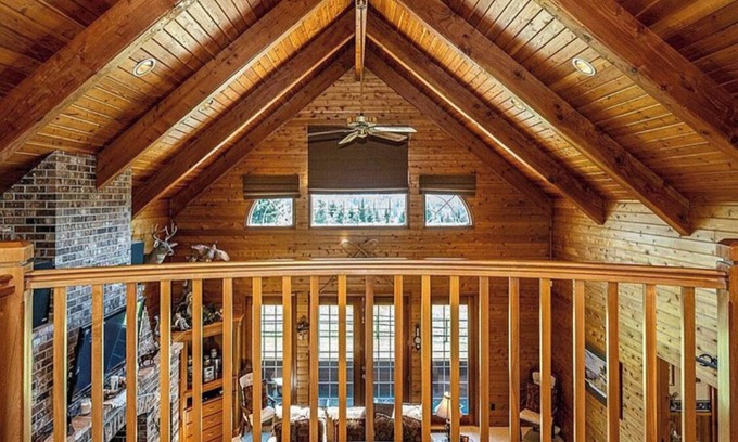 Adna Cabin | Beautiful lodge home with 50 acres of hiking trails!