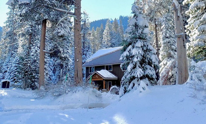 South Shore Cabin | Beautiful LODGE near Sierra At Tahoe, ON River, AMAZING Location, built 2022