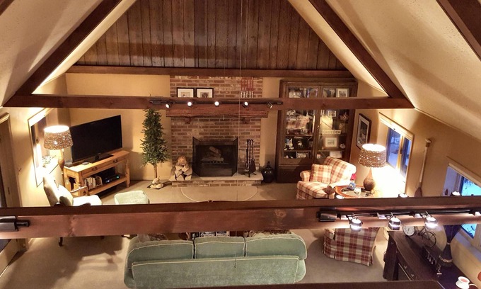 East Brady House | Beautiful Lodge on the Allegheny River Provides Pure Comfort Year-Round