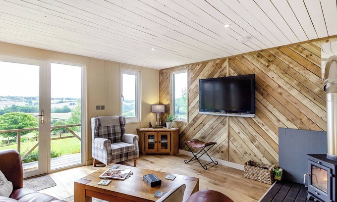 Abergavenny Cottage | Beautiful Lodge with outstanding views of the rolling countryside.