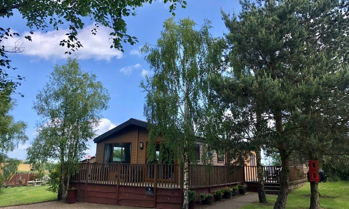 Warkworth Cabin | Beautiful lodge with hot tub in the heart of the Northumberland countryside