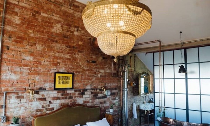 Loughborough Apartment | Beautiful Loft Apartment with Hot Tub and Sauna