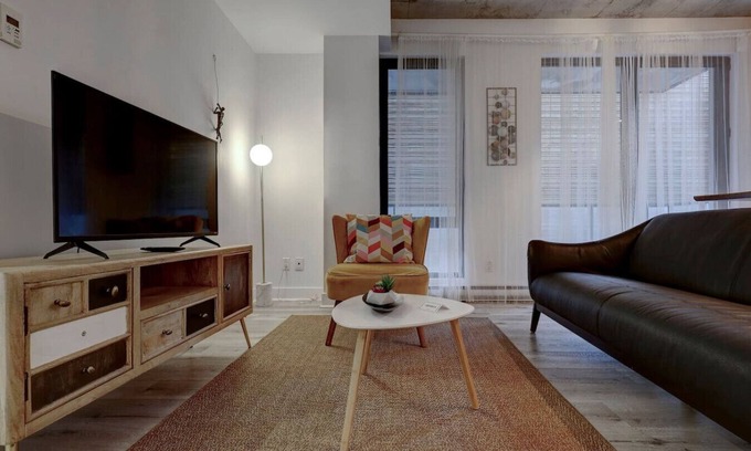 International District Apartment | Beautiful loft in Montreal Old Port