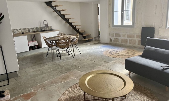 Ecusson Apartment | Beautiful Loft in the Historic center of Montpellier (4/to 8 persons)