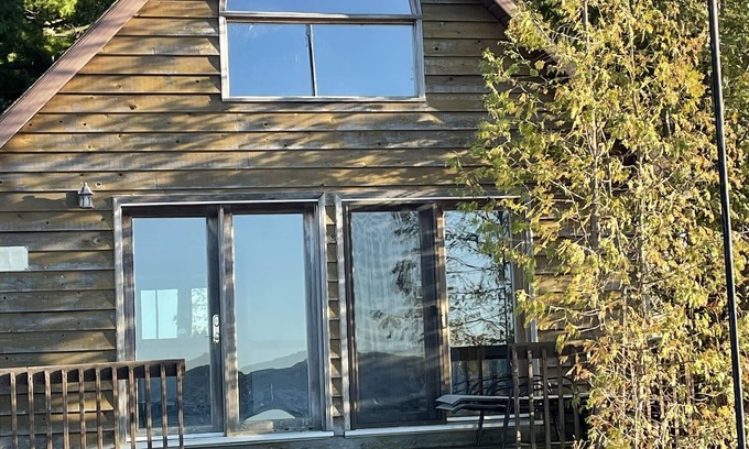 Tay Cottage | Beautiful Loft on the Lake