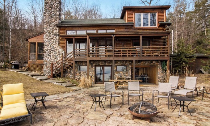 Traverse City Cabin | Beautiful log cabin with private East Bay frontage on Old Mission Peninsula