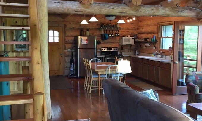 Grand Marais Cabin | Beautiful Log Home Across From The BWCA