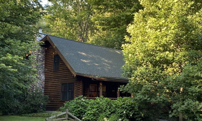 Saugatuck Cabin | Beautiful Log Lake Cabin- Saugatuck