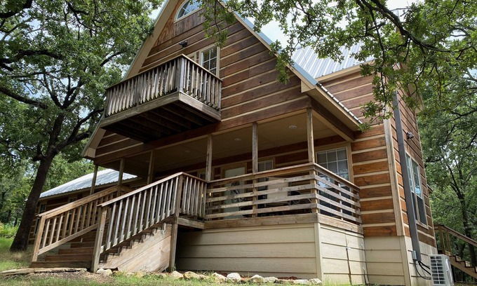Gordonville House | Beautiful Longhorn Lodge at Lake Texoma!