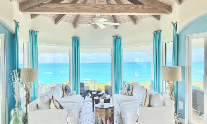 William's Town House | Beautiful Lt. Exuma Oceanfront 4 bed/4.5 Bath House with Pool/Hot tub/Sleeps10