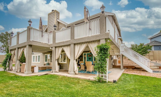 Aurora House | Beautiful…Luxe 3 Bed Guest Suite, Private Entrance, Full Kitchen, Patio and WIFI