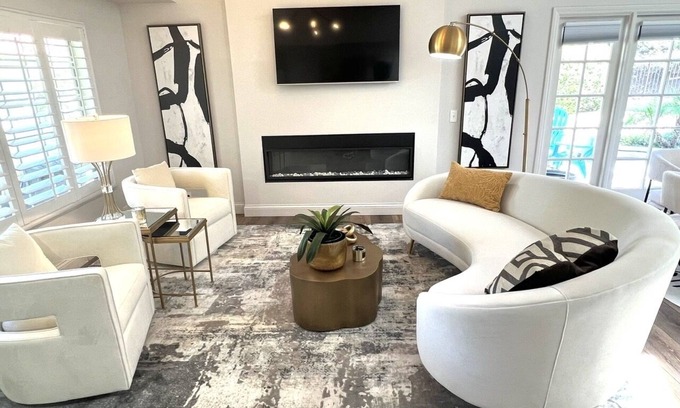 Valencia House | Beautiful luxe Gem !!