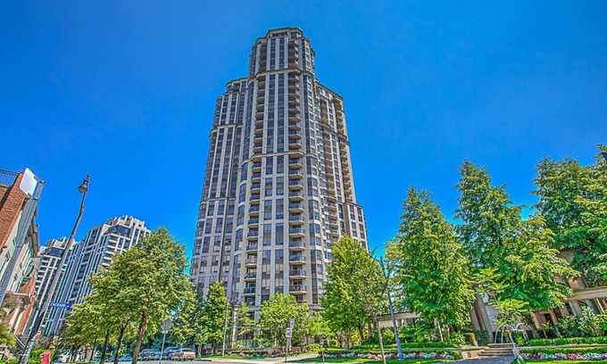 Willowdale Condo | Beautiful Luxury Condo for families or 5 People