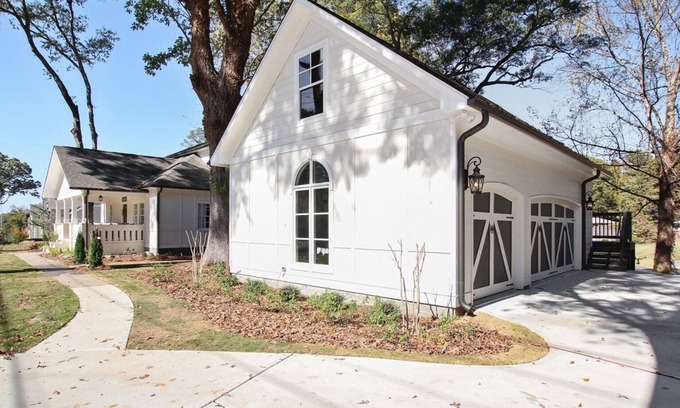 Smyrna House | Beautiful Luxury Home near Smyrna Village & Braves Stadium