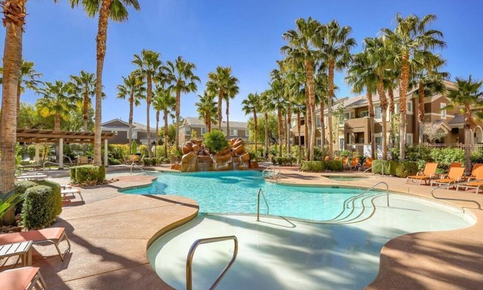 Enterprise House | Beautiful luxury townhome 10min from the strip with beautiful space