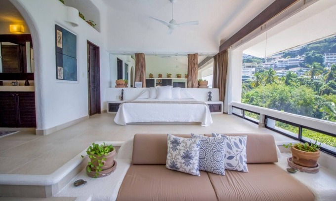 Playa Guitarron House | Beautiful Mediterranean-style house with spectacular views of the bay