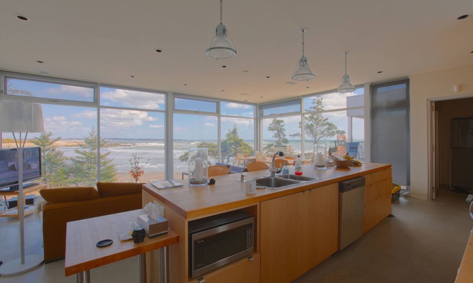 East Petpeswick House | Beautiful Martinique Beach Home Right on the sandy Beach! Minimum 30 day rental