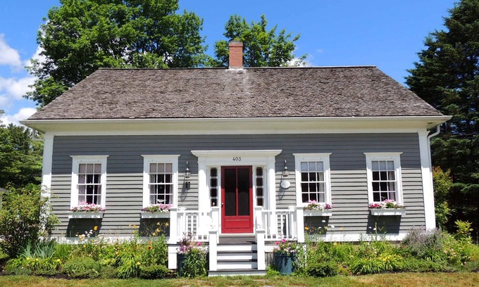 Mahone Bay House | Beautiful Mahone Bay Heritage Home