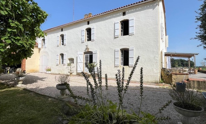 Saint-Lanne Cottage | Beautiful manor house with swimming pool and vineyard views