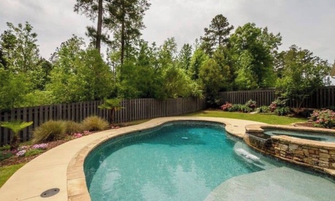 Riverwood Plantation House | Beautiful Master’s rental~conveniently located to Augusta National~Pool &Hot Tub