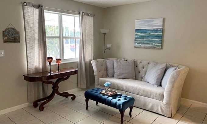 Miami Gardens Villa | Beautiful Miami Villa near Hard Rock Stadium