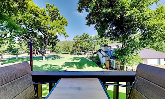 Austin House | Beautiful Mid-Century Modern Lakehouse