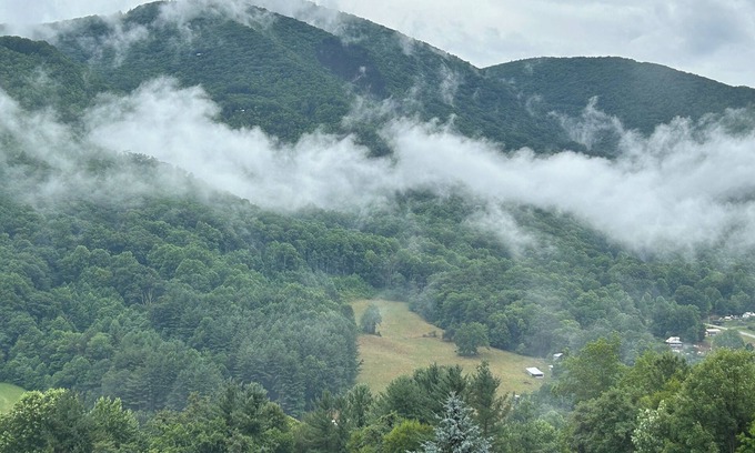 Maggie Valley Cabin | Beautiful Misty Mountain Views from a quaint cottage in Maggie Valley!