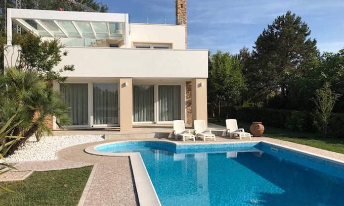 Rosolina Villa | Beautiful Modern Villa in Albarella by Beahost