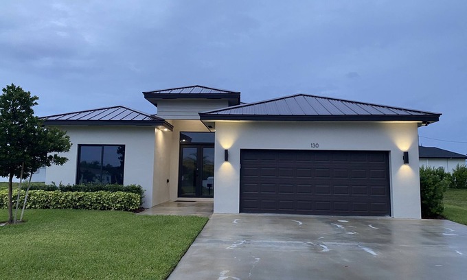 Deerfield Beach House | Beautiful Modern Open Concept House Near Beach