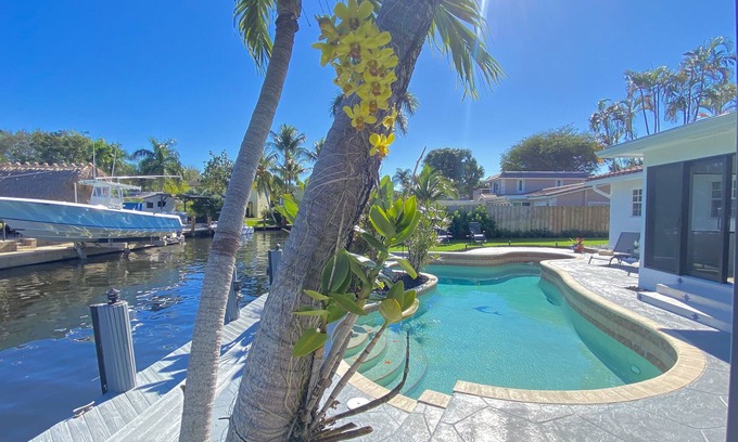 Tarpon River House | Beautiful Modern Pool Home minutes to Ft Lauderdale Beaches & Downtown.