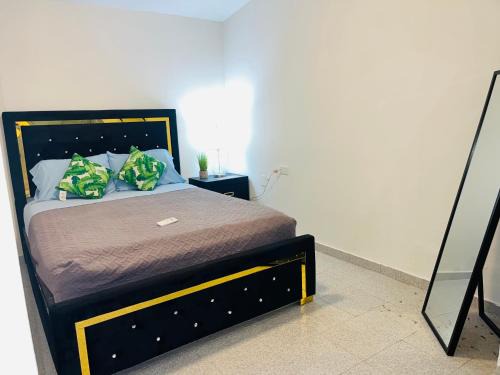 Cocos Apartment | Beautiful Modern 1 bedroom Apartment mnts to beaches-WiFi AC