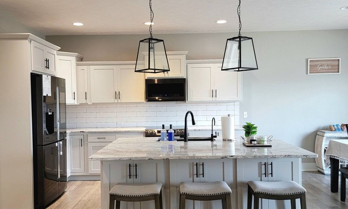 Lincoln House | Beautiful Modern and Cozy House