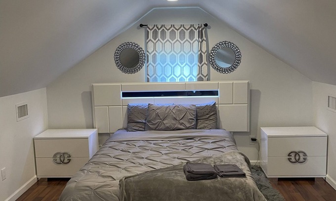 Hicksville Apartment | beautiful Modern apartment, close to everything !