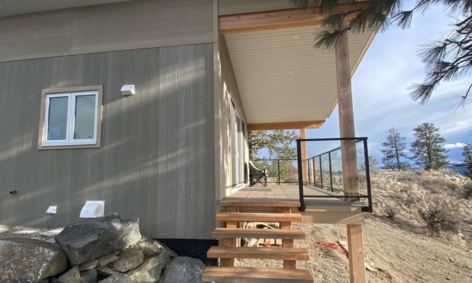 Okanagan-Similkameen Cabin | Beautiful modern cabin on 3 acres on Anarchist Mtn Quiet, private w lake view