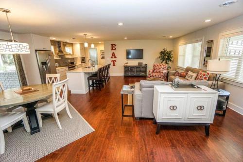 The Old Commons House | Beautiful, Modern Getaway in Historic Downtown Beaufort