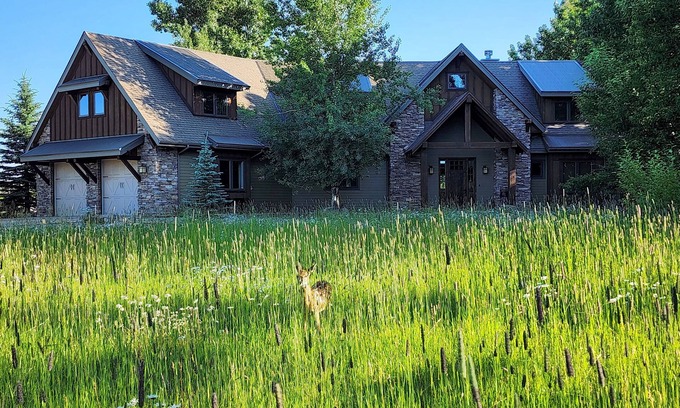 Red Lodge House | Beautiful modern home for hiking, skiing, golfing, and Yellowstone! or relaxing.