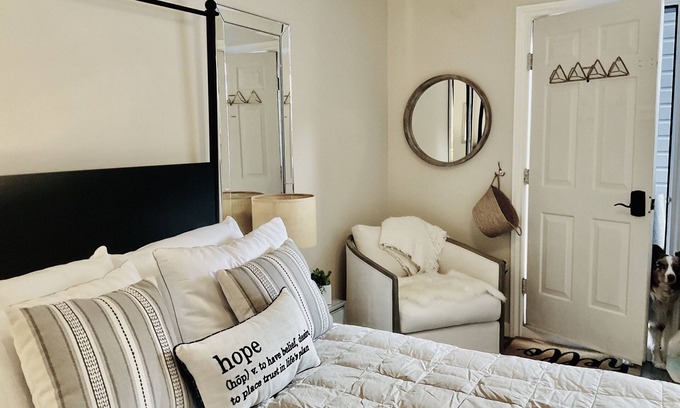 Telluride Apartment | Beautiful Modern In-town Studio with Kitchenette - steps from Gondola!