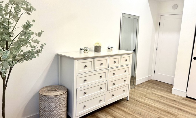 Mount Helix House | Beautiful Modern Luxury Mount Helix Retreat with BIG Backyard Patio Gym Quiet