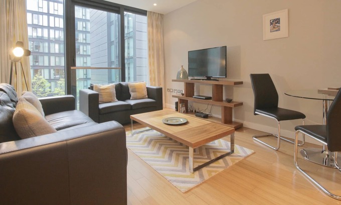Laurieston Apartment | Beautiful, modern one-bed apartment in the heart of Edinburgh's city centre. Sleeps 4.