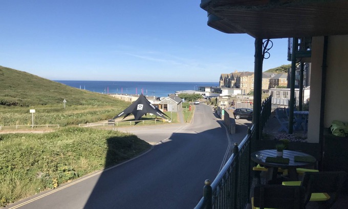 Newquay Apartment | Beautiful Modern SeaView Apartment in WatergateBay