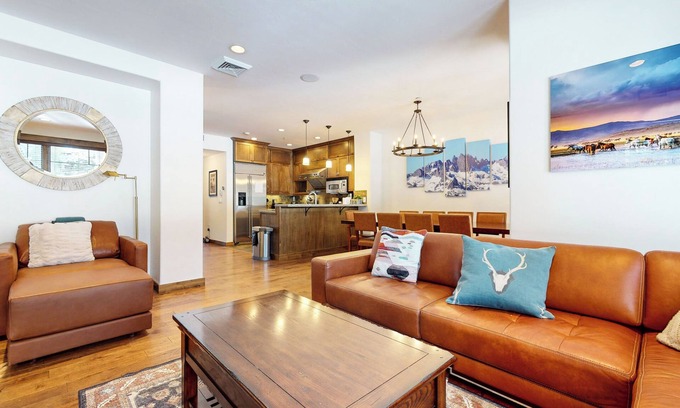 Woodwinds House | Beautiful Modern. Jacuzzi, Game Room, Washer/Dryer, Garage & Quite Location