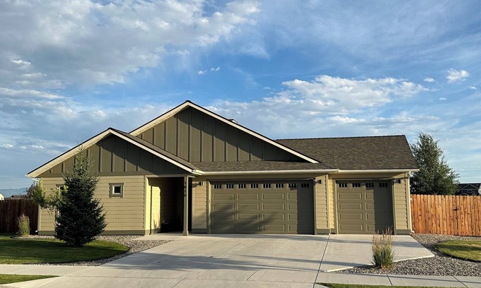 Bozeman House | Beautiful Montana home with panoramic mountain views