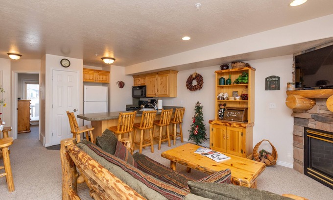 Eden Condo | Beautiful Moose Hollow 2 Bedroom, Sleeps 8 just minutes to year round activities