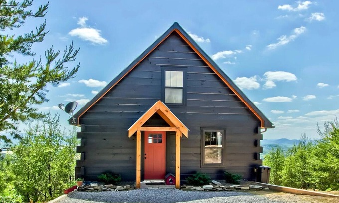 Tellico Plains Cabin | Beautiful mountain top cabin with the best 180º view in Tellico Plains!