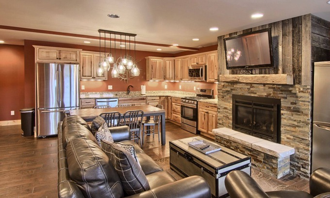 Boyne Falls Condo | Beautiful Mountain Villa Condo | Gas Fireplace | Walk to Slopes | 3 Bedroom
