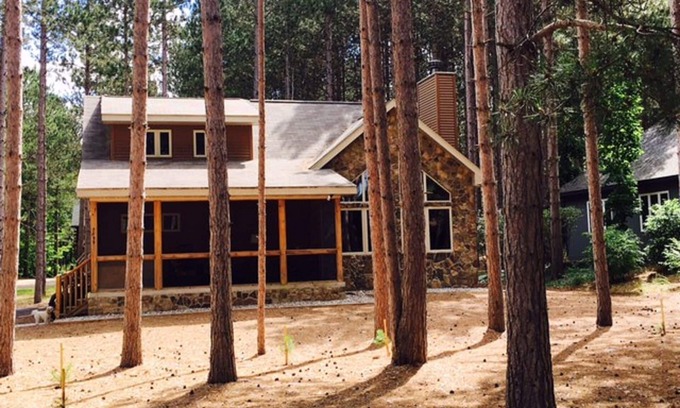 Thompsonville Cottage | Beautiful Mountain Retreat in Crystal Mountain Resort -Walk To Ski & Golf!